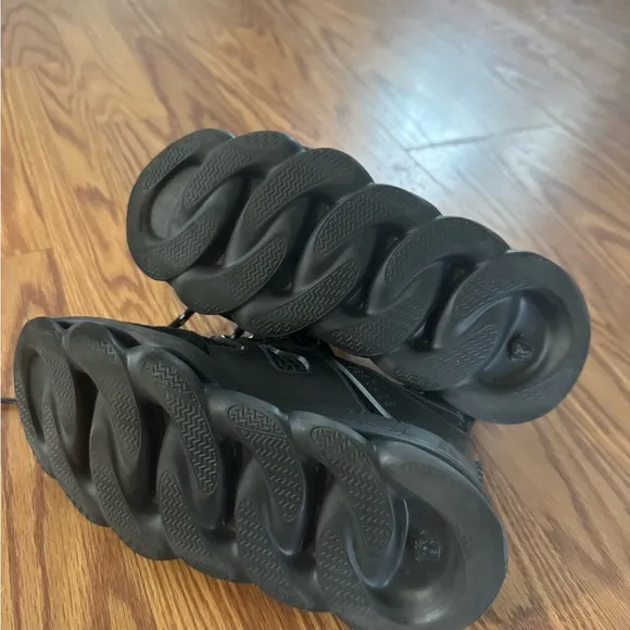 Versace Kids Black Sneakers 34 2 2.5 3 kids boys