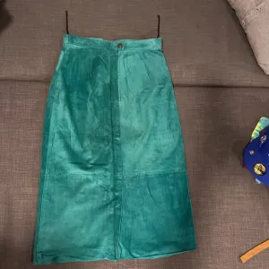 Vintage Bagatelle 100% Leather Skirt - Size 14 - Green - Style 2807