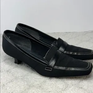 Vintage Stuart Weitzman Black Flats with Sleek Design