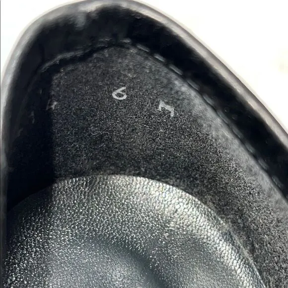 Vintage Stuart Weitzman Black Flats with Sleek Design
