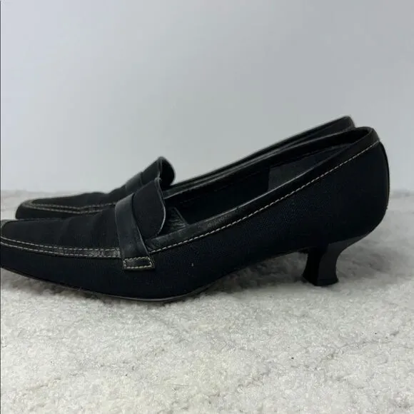Vintage Stuart Weitzman Black Flats with Sleek Design