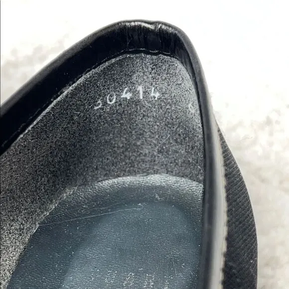 Vintage Stuart Weitzman Black Flats with Sleek Design