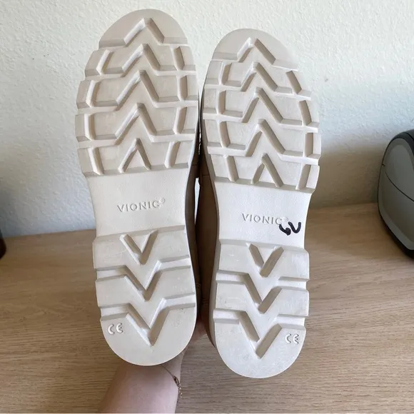 Vionic Cheryl Tan Suede and Cream Faux Fur Sherpa Penny Loafer Flats Size 8