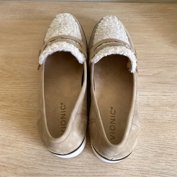 Vionic Cheryl Tan Suede and Cream Faux Fur Sherpa Penny Loafer Flats Size 8