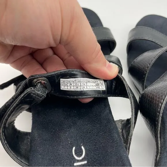 Vionic Dwyn Strappy Wedge Sandal Black 7