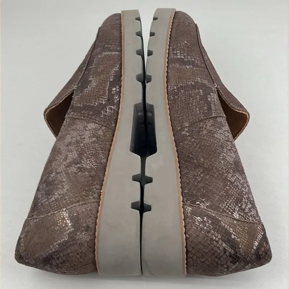 Vionic Kensley Brown Snake Print Loafers Slip On Chunky Lugs Womens Size 11 Wide