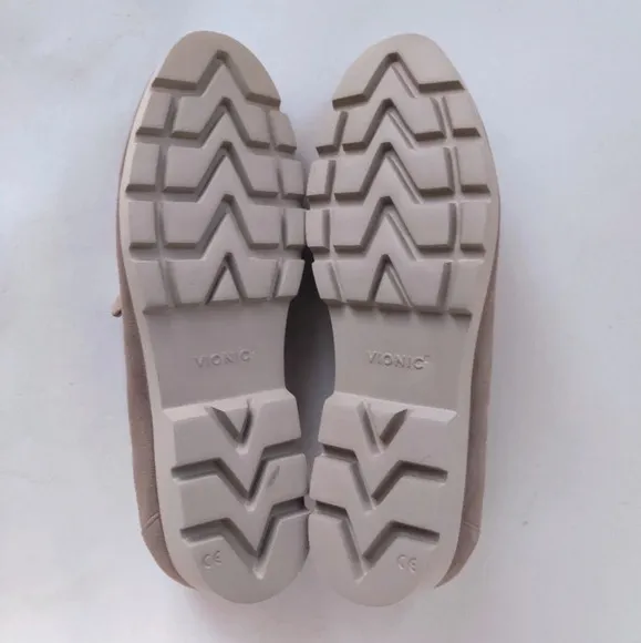 VIONIC Kensley Suede Leather Loafers 12-Wide Taupe Lug Sole Shoes NWOB