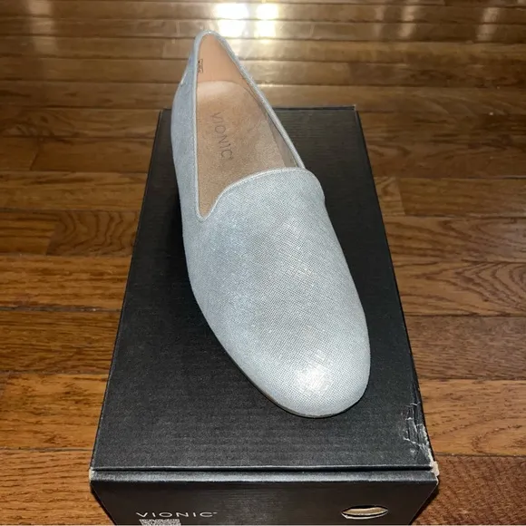 Vionic Willa Shimmer Suede Comfort Loafers Silver Metallic Shimmer Women’s 6 NEW
