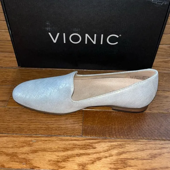 Vionic Willa Shimmer Suede Comfort Loafers Silver Metallic Shimmer Women’s 6 NEW