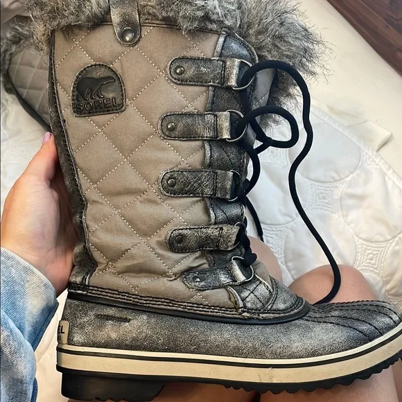 Women's Quilted Winter Boots with Faux Fur Trim