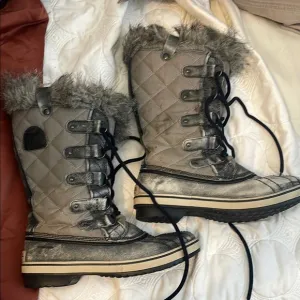 Women's Quilted Winter Boots with Faux Fur Trim