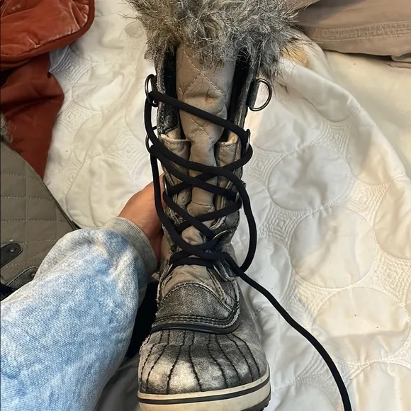 Women's Quilted Winter Boots with Faux Fur Trim