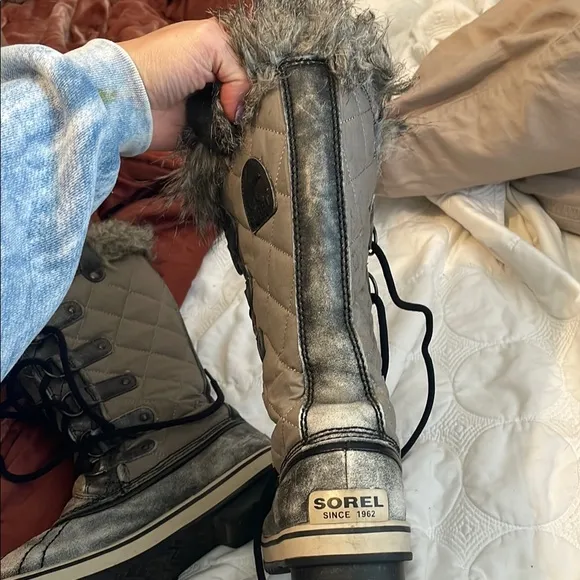 Women's Quilted Winter Boots with Faux Fur Trim