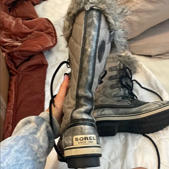 Women's Quilted Winter Boots with Faux Fur Trim