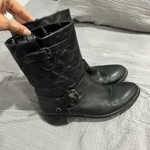 Women’s size 7 1/2, Black Aquatalia leather quilted boots