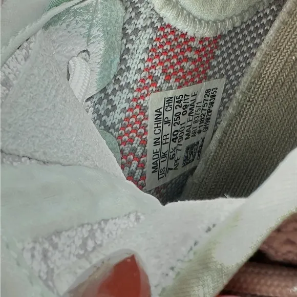 Yeezy Boost 350 V2 Sneakers - Grey