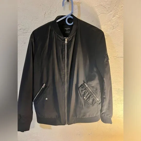 Zara Bomber unisex, amazing, sleek stylish bomber size medium, black w/zippers