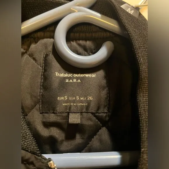 Zara Bomber unisex, amazing, sleek stylish bomber size medium, black w/zippers