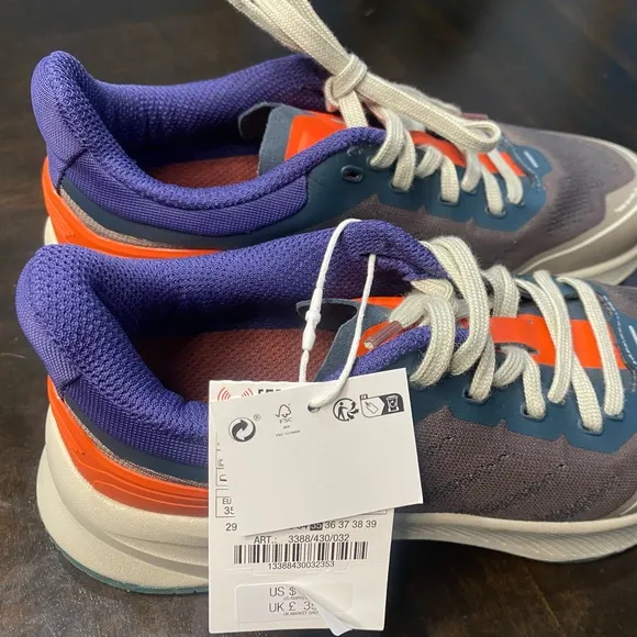 Zara Kids SPORTY ATHLETIC SNEAKERS Size 3 1/2