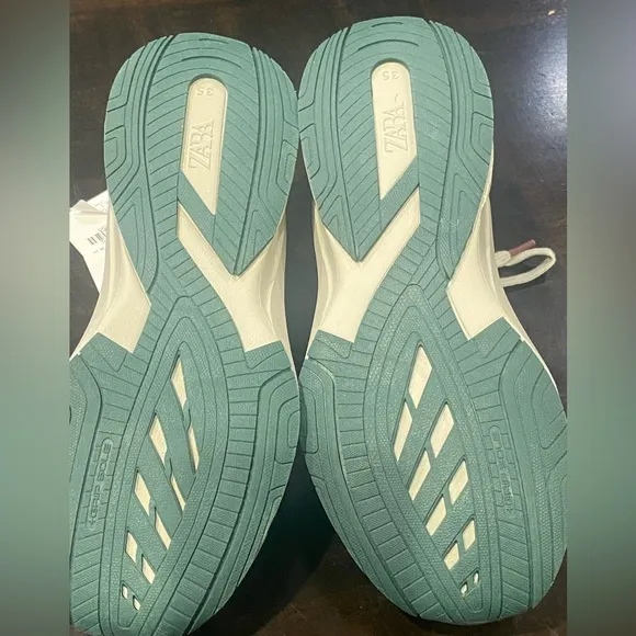 Zara Kids SPORTY ATHLETIC SNEAKERS Size 3 1/2